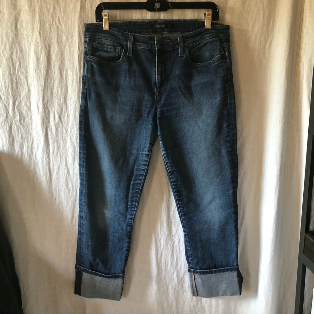 Joe’s Jeans crop style with sewn flip hem medium Wash zip up stretchy size 32